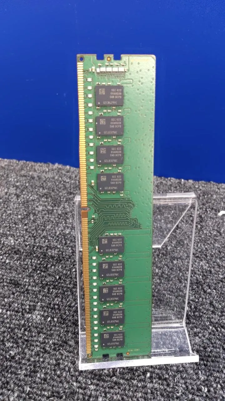 Mémoire SAMSUNG : DDR4 16 Go M391A2K43BB1-CPBQ