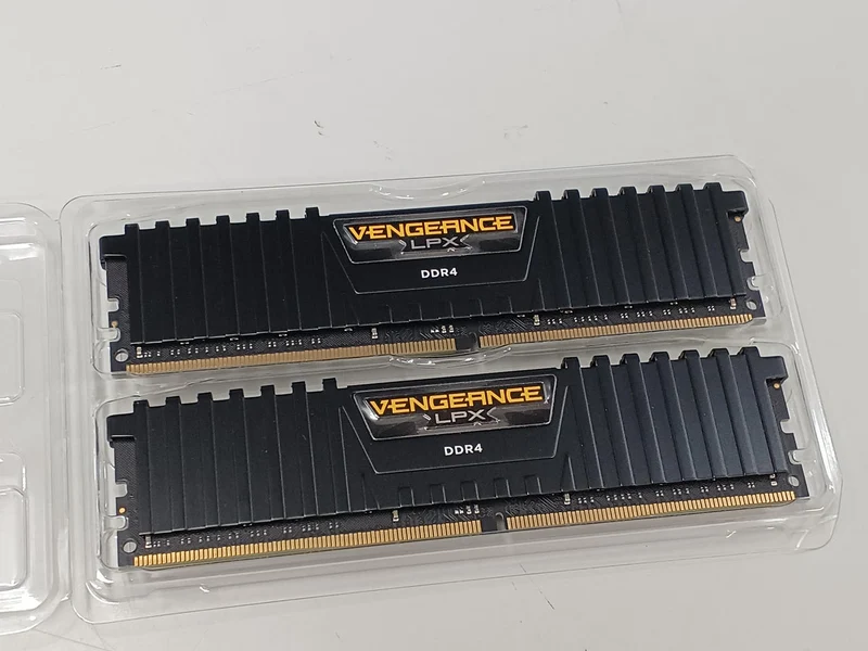 Mémoire de bureau CORSAIR DDR4 DDR4 32 Go (2 x 16 Go)