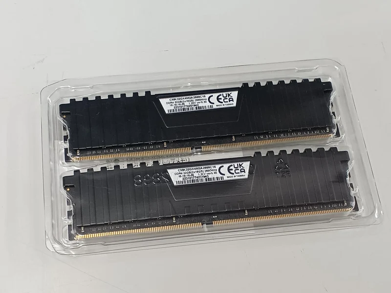 Mémoire de bureau CORSAIR DDR4 DDR4 32 Go (2 x 16 Go)