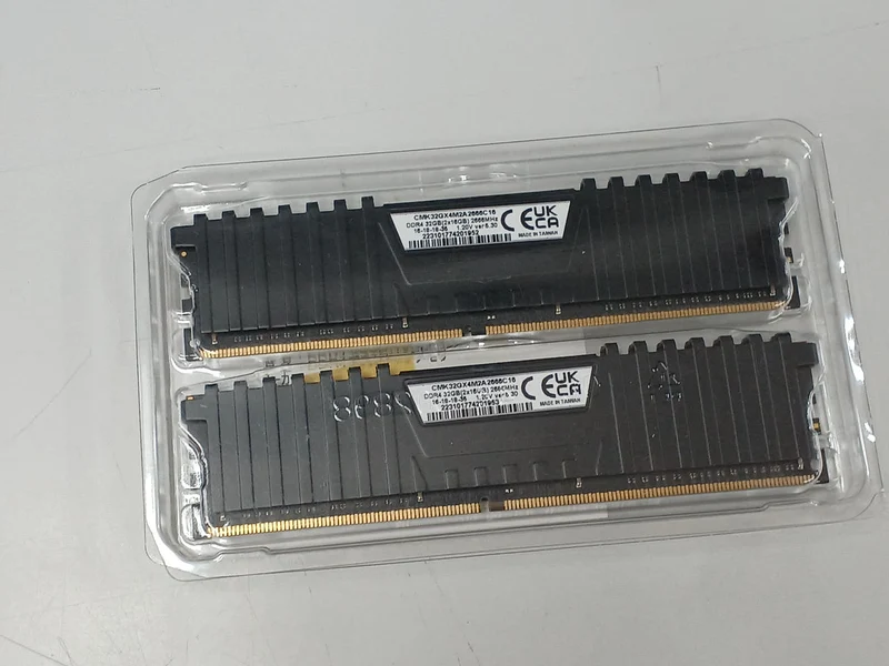 Mémoire de bureau CORSAIR DDR4 DDR4 32 Go (2 x 16 Go)
