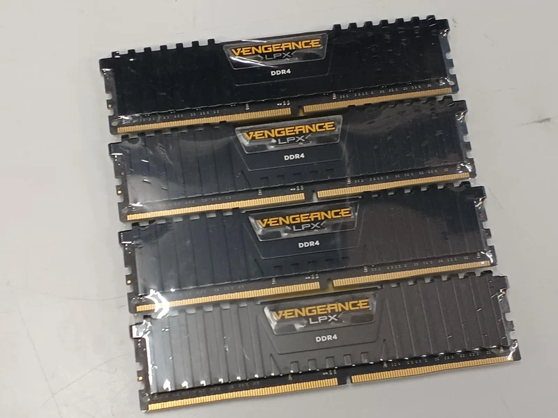 Mémoire de bureau CORSAIR DDR4 DDR4 64 Go (4 x 16 Go)