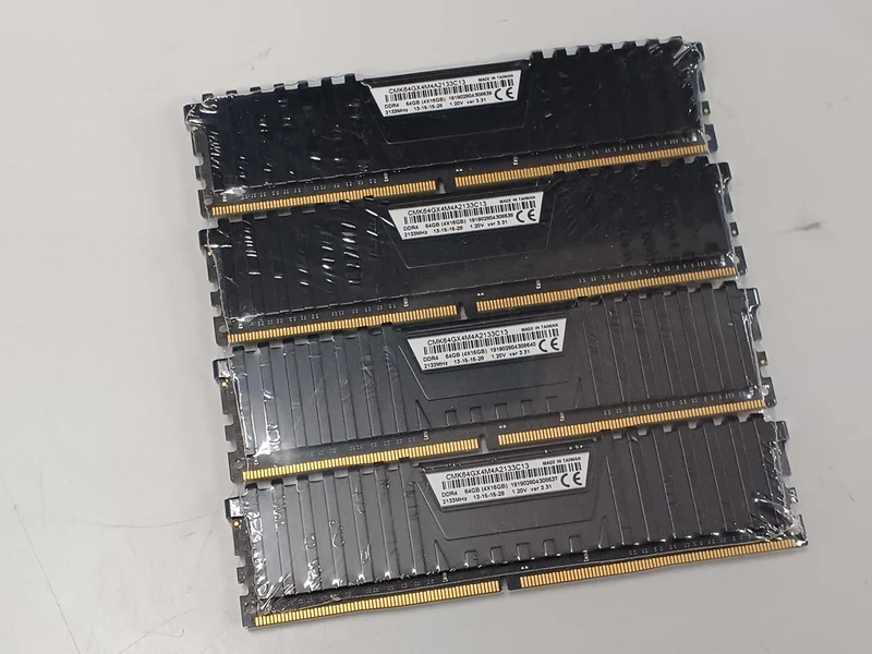 Mémoire de bureau CORSAIR DDR4 DDR4 64 Go (4 x 16 Go)