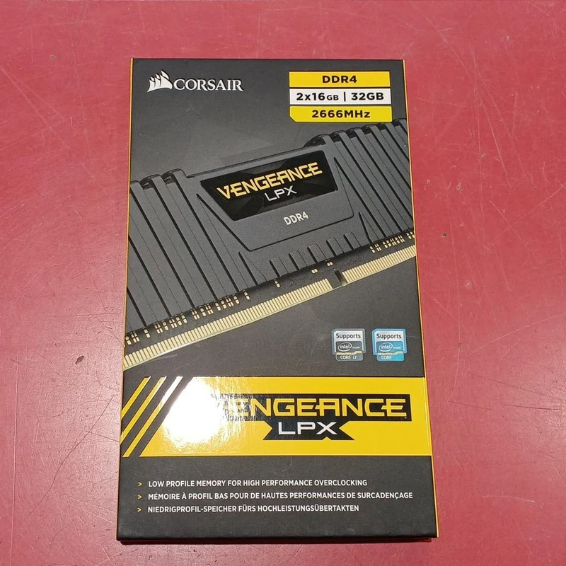 Mémoire CORSAIR pour PC de bureau CMK32GX4M2A2666C16