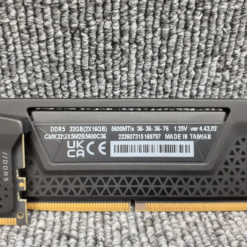 Mémoire CORSAIR CMK32GX5M2B5600C36