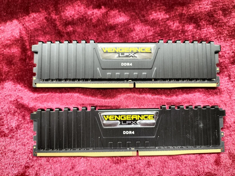 Mémoire CORSAIR CMK16GX4M2A2666C16