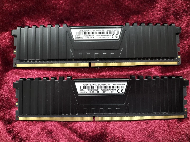 Mémoire CORSAIR CMK16GX4M2A2666C16