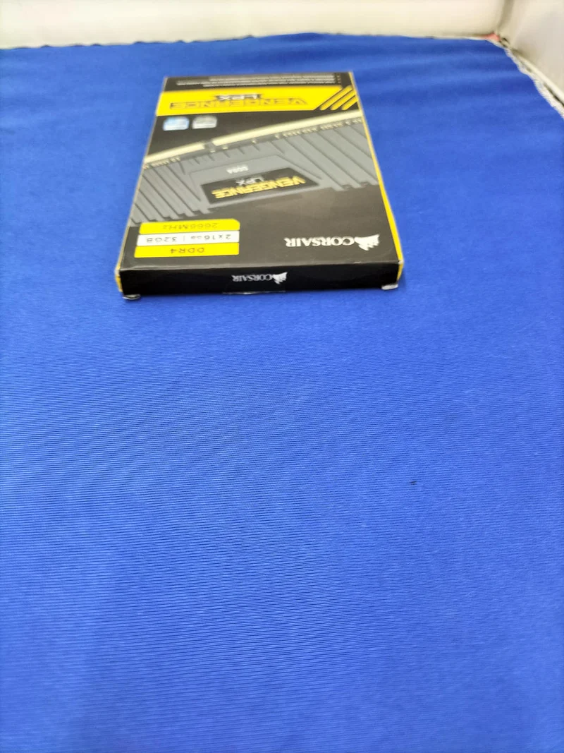 Mémoire CORSAIR CMK32GX4M2A2666C16