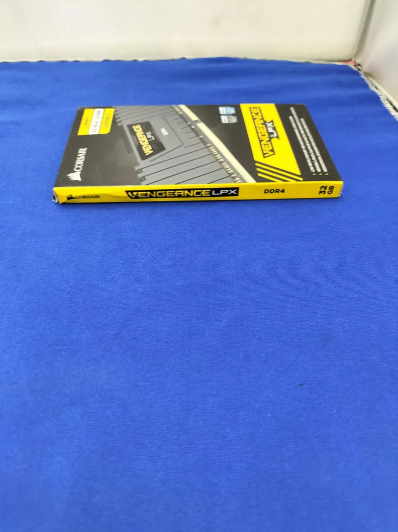 Mémoire CORSAIR CMK32GX4M2A2666C16