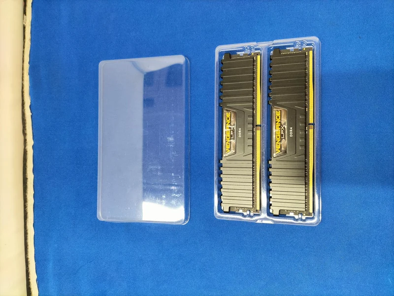 Mémoire CORSAIR CMK32GX4M2A2666C16