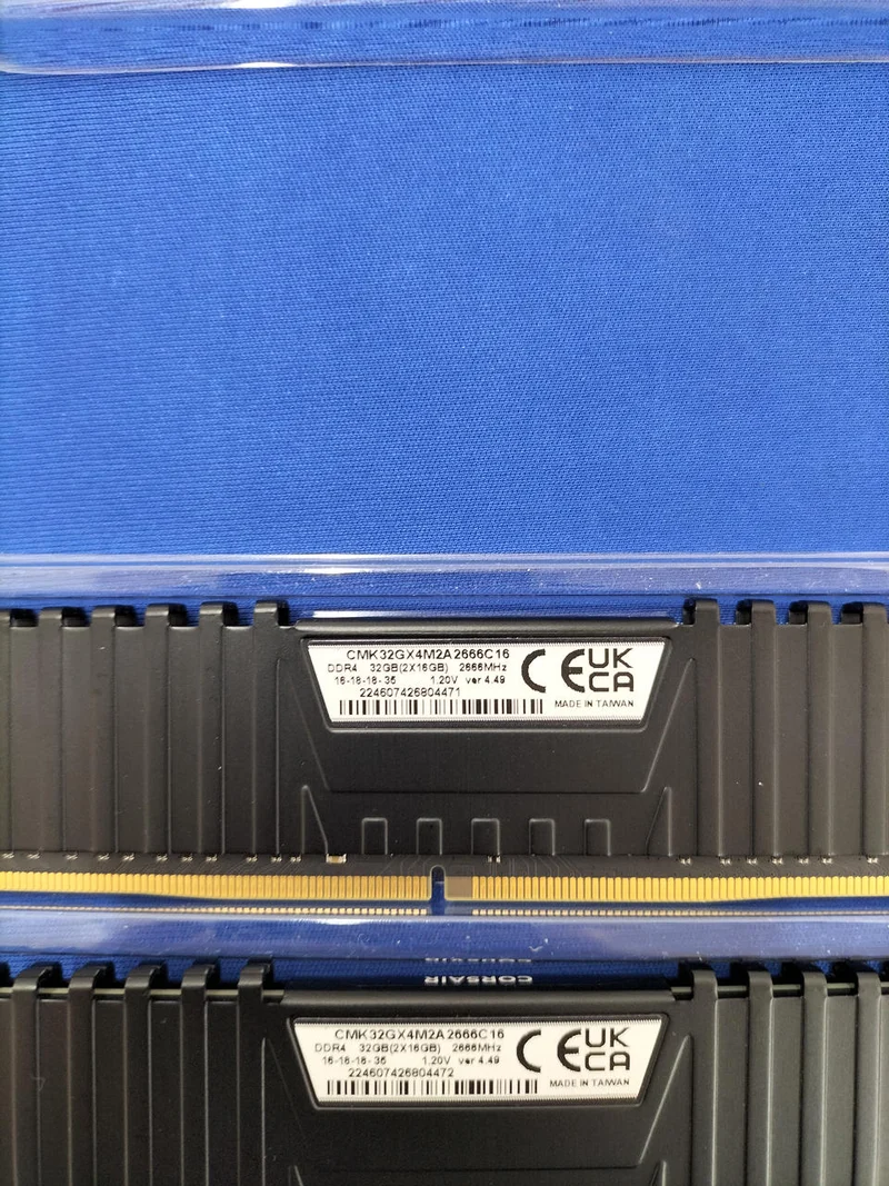 Mémoire CORSAIR CMK32GX4M2A2666C16