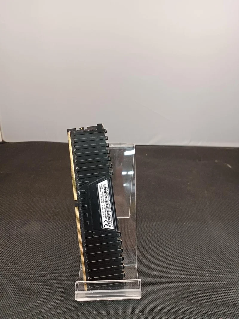 [DÉFECTUEUX] CORSAIR [Erreur DRAM] Mémoire DDR4 8 Go CMK16GX4M2A2666C16