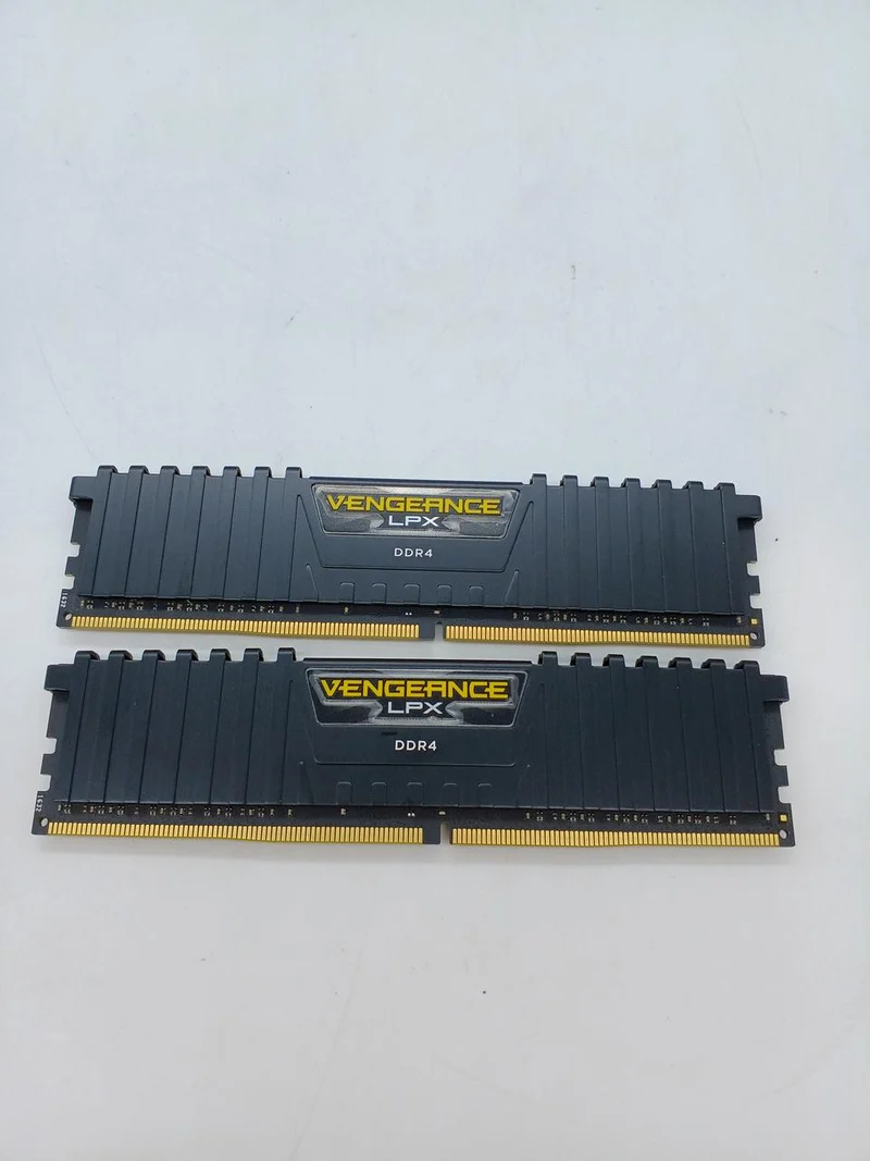 Mémoire CORSAIR CMK16GX4M2A2133C13