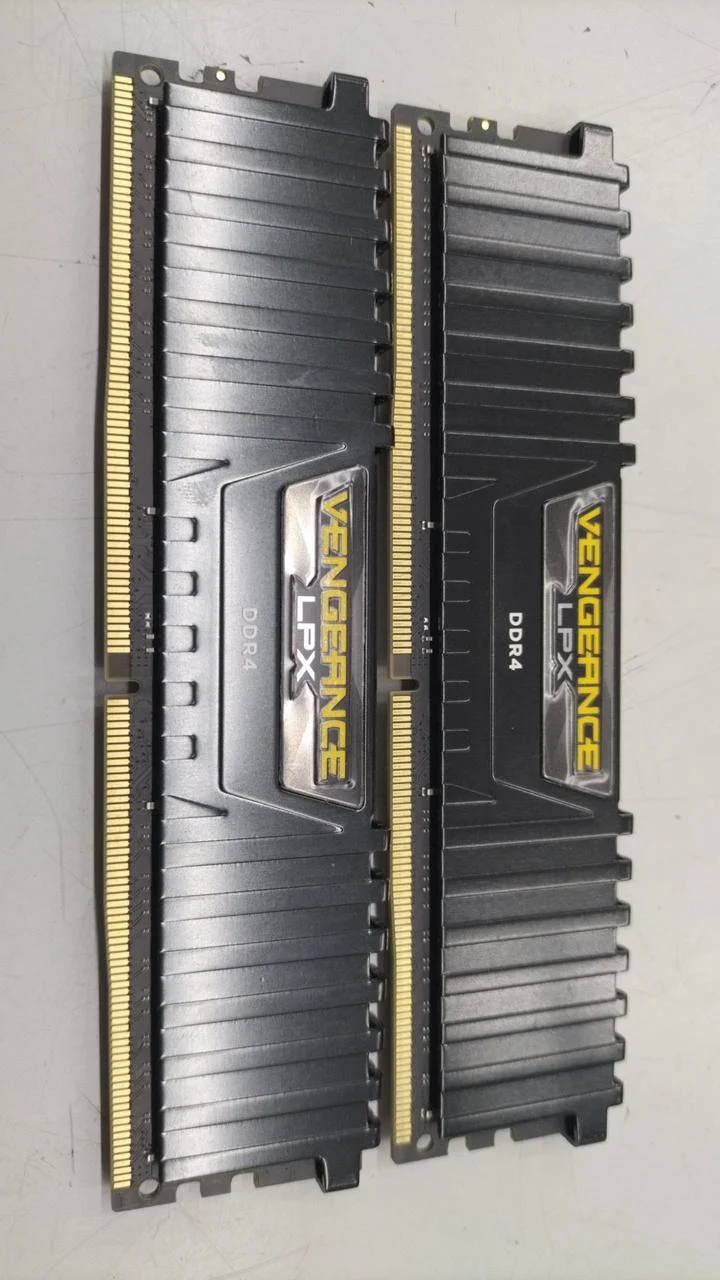 CORSAIR VENGEANCE LPX DDR4 8 Go x 2 CMK16GX4M2A2666C16