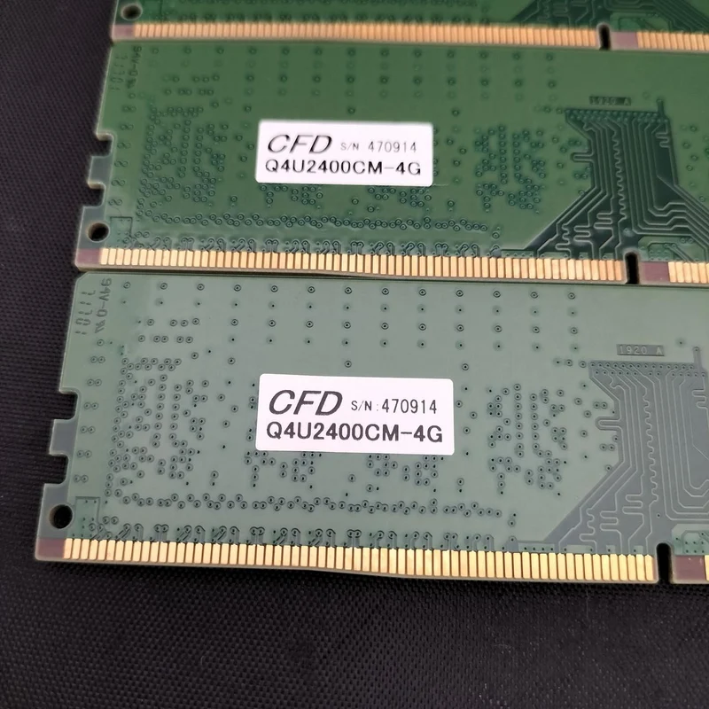 CFD Sales DDR4 CT4G4DFS824A/Q4U2400CM-4G ×4 puces