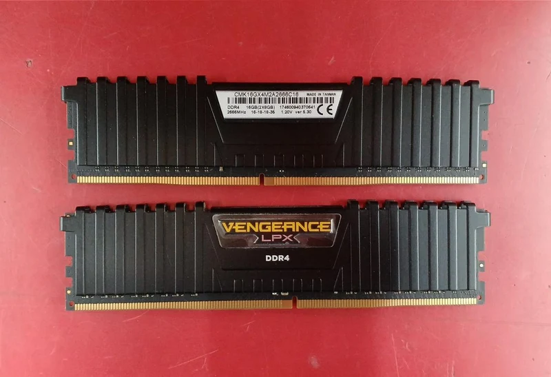 VENGEANCE DDR4-2666 8 Go x2 CMK16GX4M2A2666C16