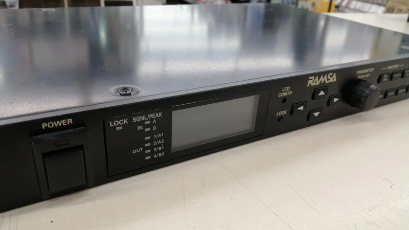 Multiprocesseur numérique PANASONIC WZ-DM35