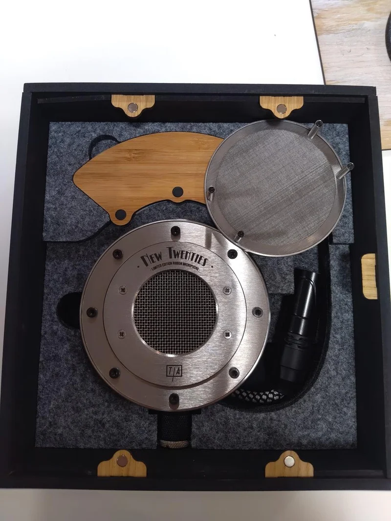 Microphone à condensateur TIERRA AUDIO NOUVEAU MICROPHONE À RUBAN DES ANNÉES 20