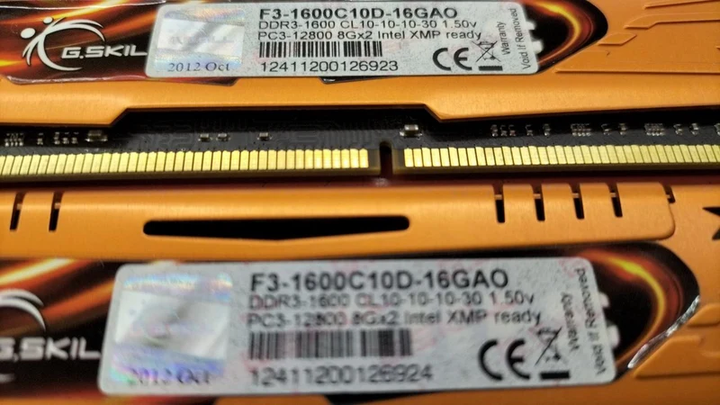 Mémoire G.SKILL : 8 Go × 2 F3-1600C10D-16GAO