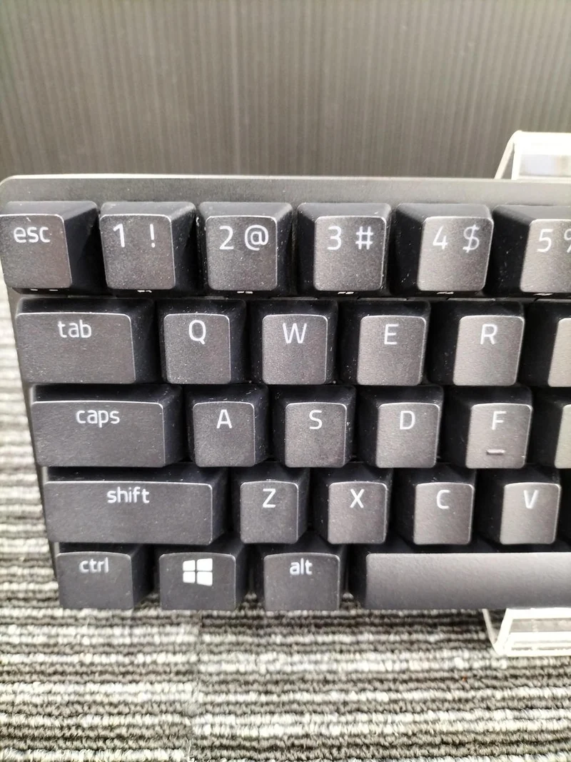 RAZER « Plus le bureau est grand, plus la visée est précise. » HUNTSMAN MINI RZ03-0339