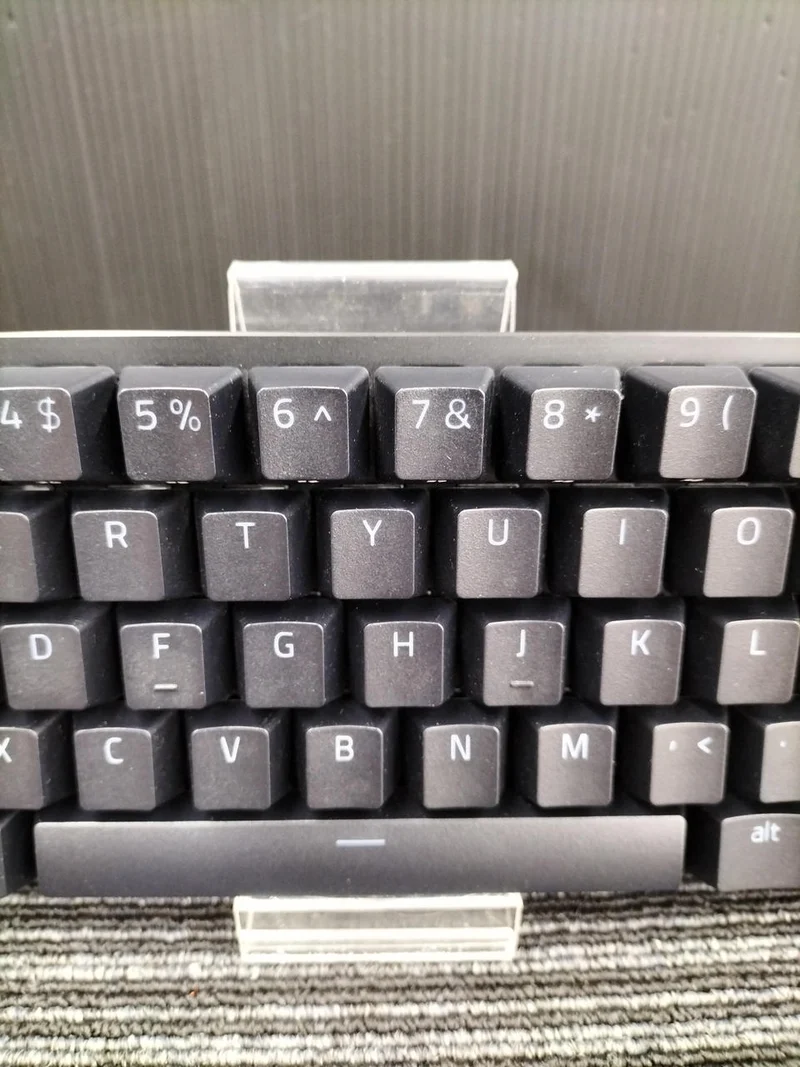RAZER « Plus le bureau est grand, plus la visée est précise. » HUNTSMAN MINI RZ03-0339