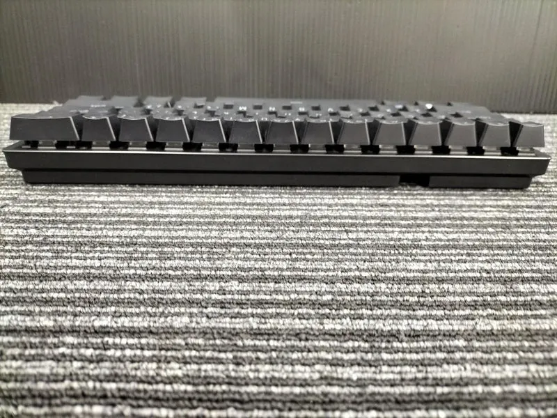 RAZER « Plus le bureau est grand, plus la visée est précise. » HUNTSMAN MINI RZ03-0339