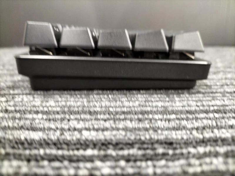 RAZER « Plus le bureau est grand, plus la visée est précise. » HUNTSMAN MINI RZ03-0339
