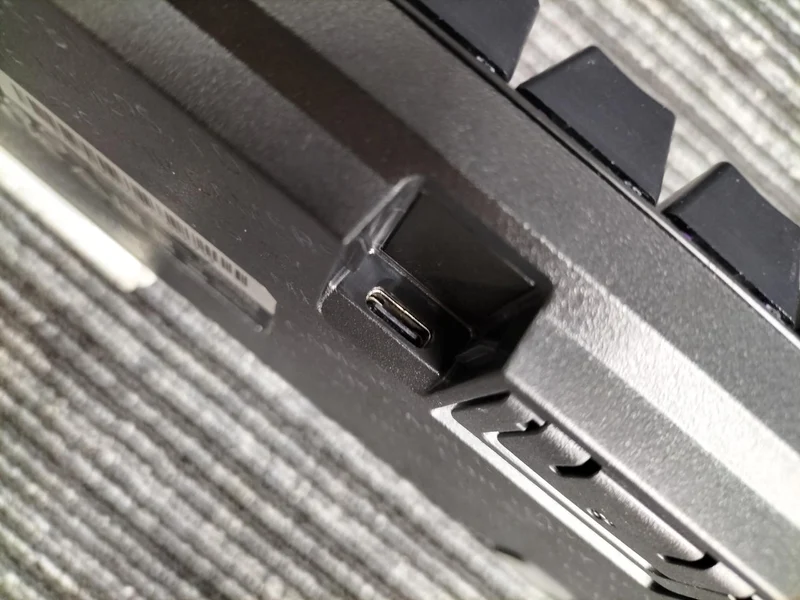 RAZER « Plus le bureau est grand, plus la visée est précise. » HUNTSMAN MINI RZ03-0339