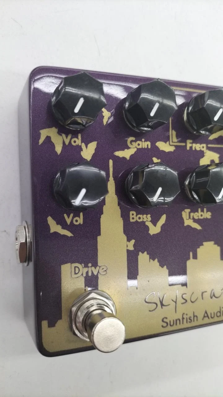 Pédale d'effets de distorsion SUNFISH AUDIO SKYSCRAPER