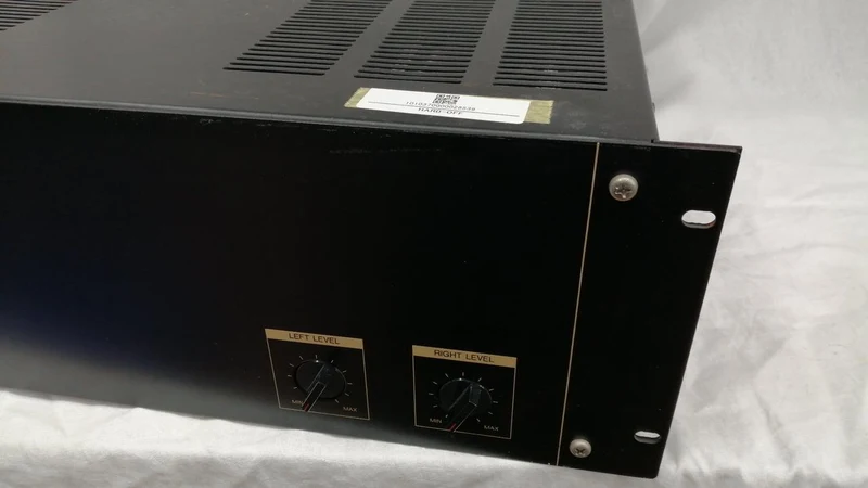 [À DÉCHETER] Amplificateur de puissance TOSHIBA ADP-1010H (Article à jeter)