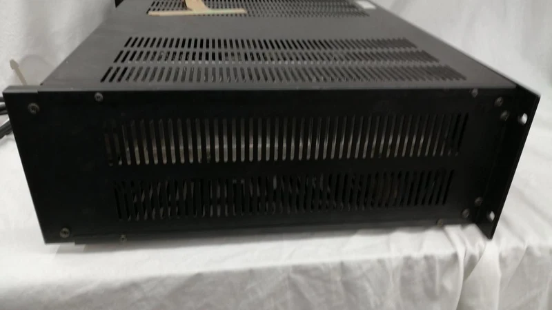 [À DÉCHETER] Amplificateur de puissance TOSHIBA ADP-1010H (Article à jeter)