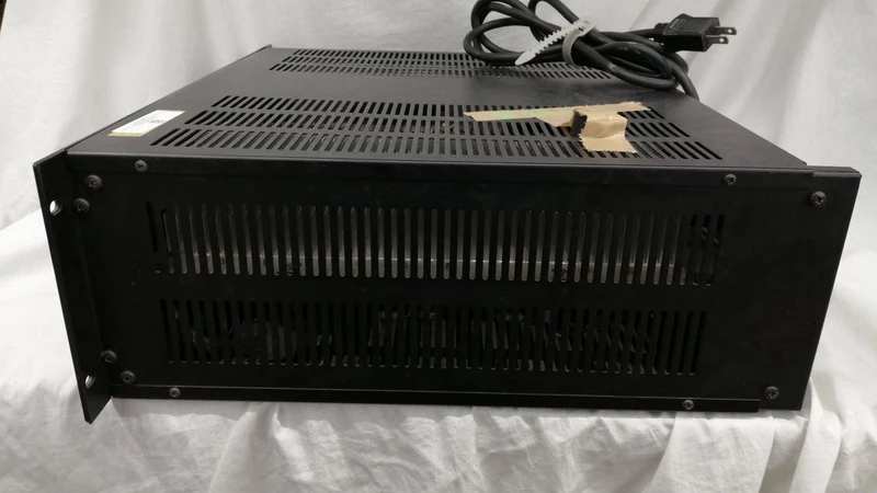 [À DÉCHETER] Amplificateur de puissance TOSHIBA ADP-1010H (Article à jeter)