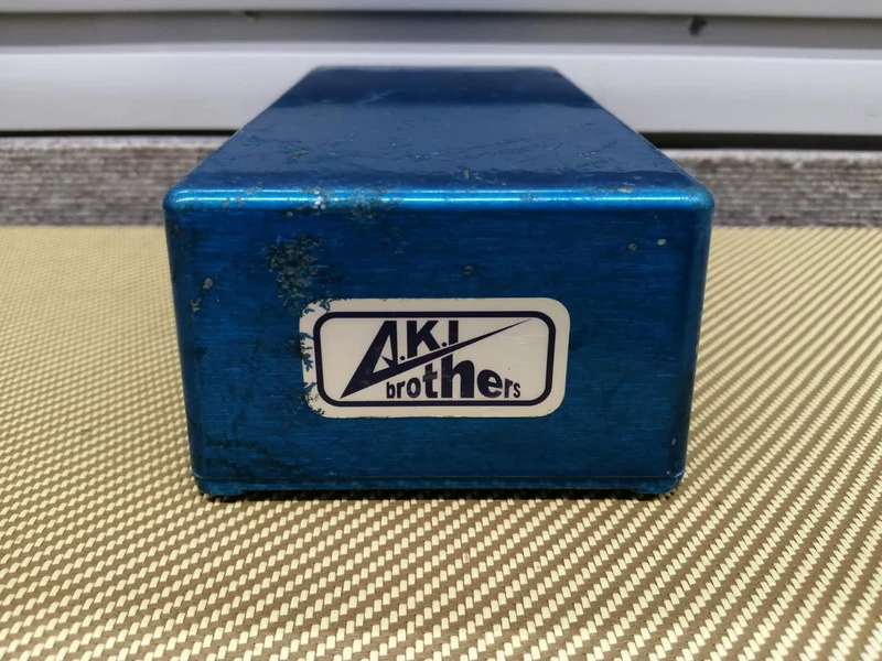 Boîte AKI BROTHERS DI -