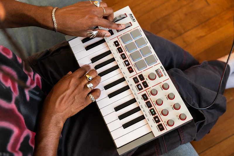 MPK Mini IV Grey