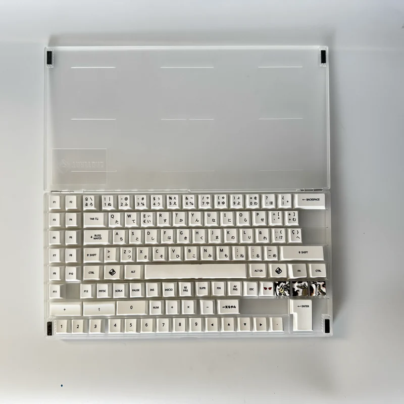 TRAITORS ITTAN MOMEN KEYCAPS
