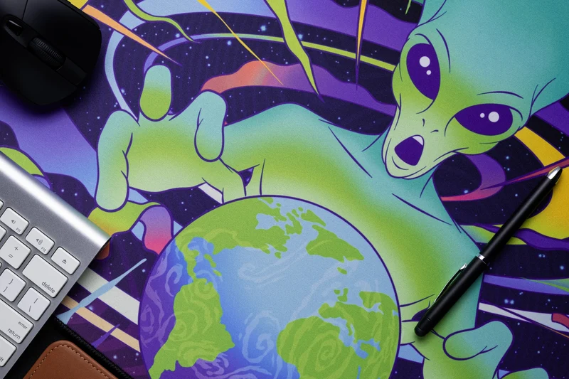 MIGHTY ALIEN DESKMAT