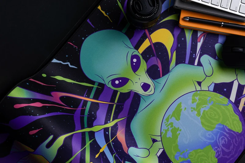 MIGHTY ALIEN DESKMAT
