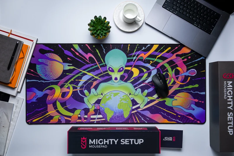 MIGHTY ALIEN DESKMAT