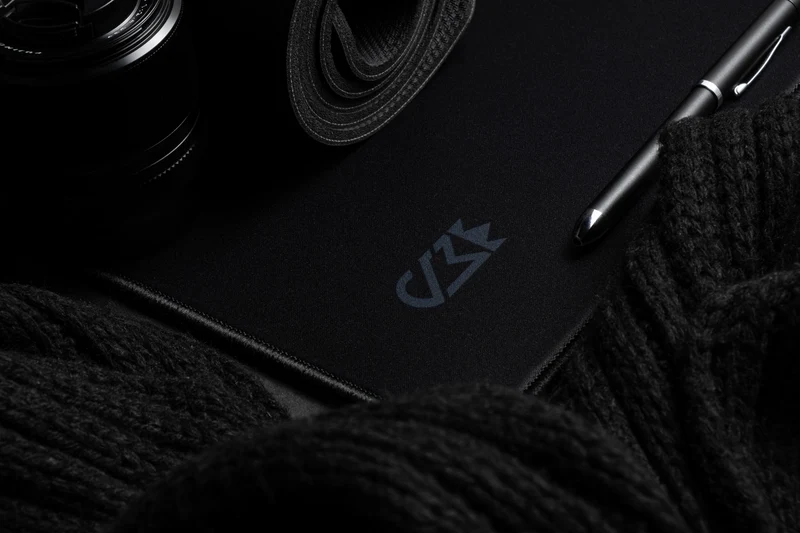 MIGHTY PURE BLACK DESKMAT