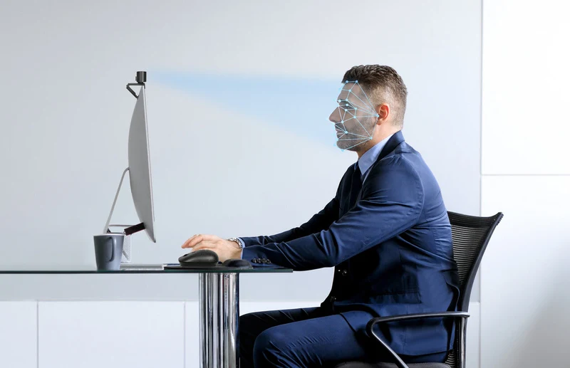 Webcam Full HD avec reconnaissance faciale par infrarouge*