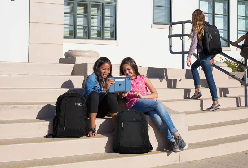 Étui SafePort® Rugged Max pour iPad Air® 11 pouces (M4/M3/M2), iPad Air® 10,9 pouces (5e/4e génération) et iPad Pro® 11 pouces (4e/3e/2e/1re génération)
