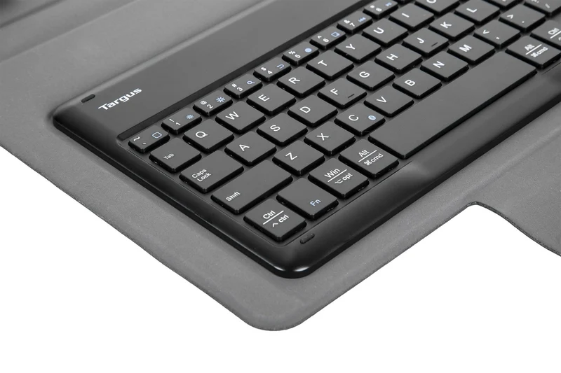 Étui universel rotatif pour clavier Bluetooth Pro-Tek® 9-11 pouces (noir)*